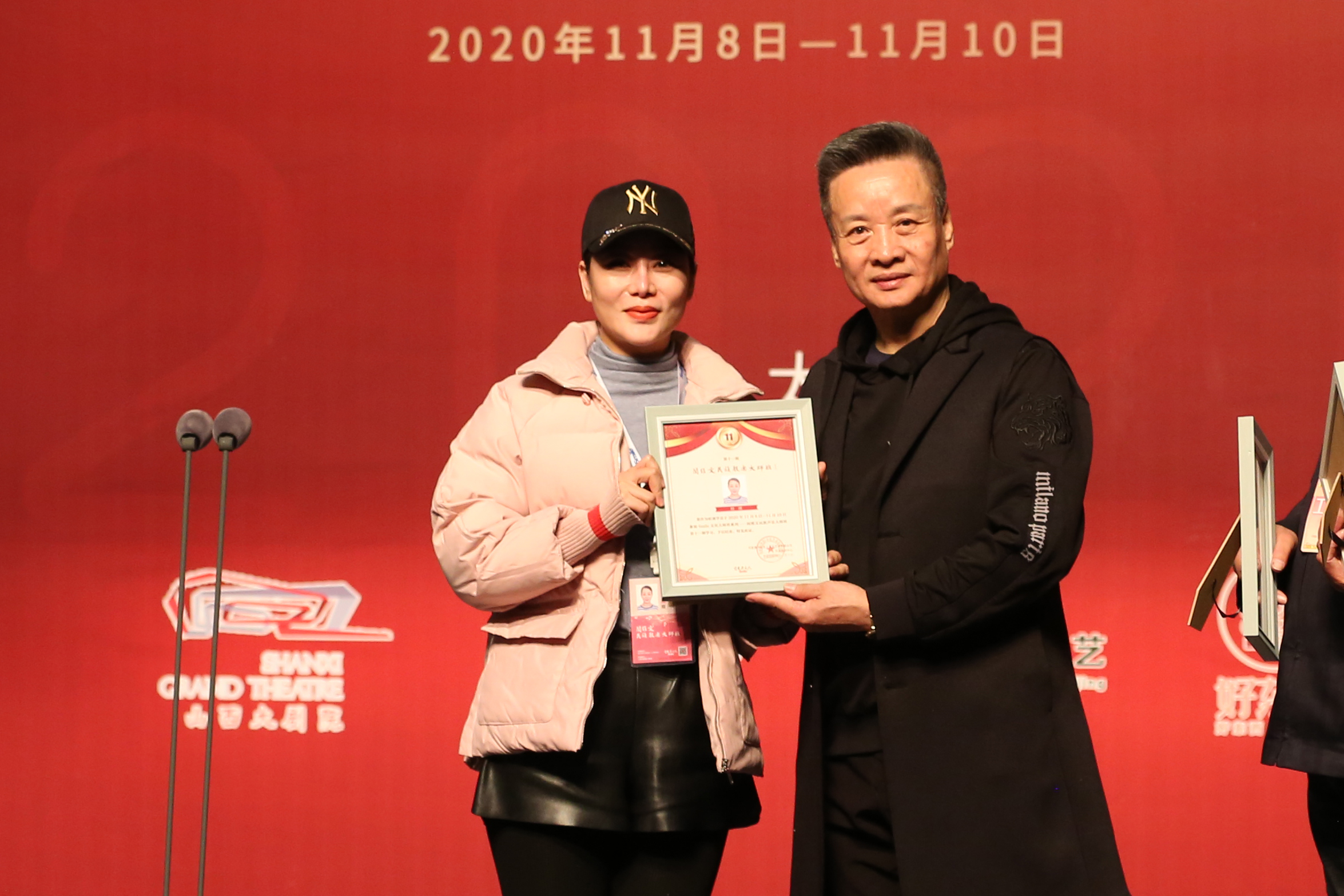 同济毕业证外壳图片