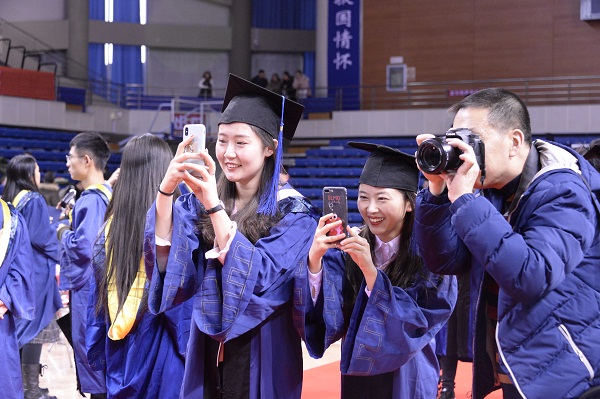 东北大学的毕业证什么样子